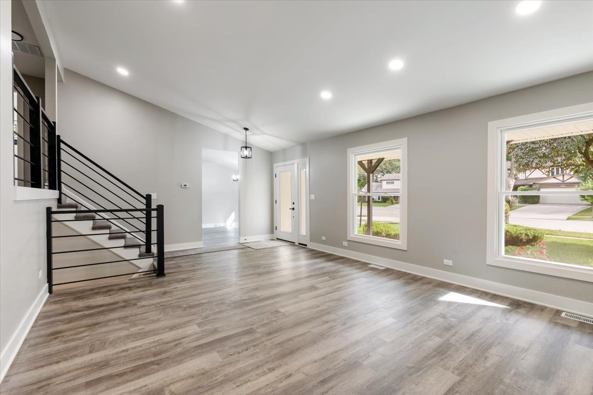 412 Redwood Lane, Schaumburg, IL 60193