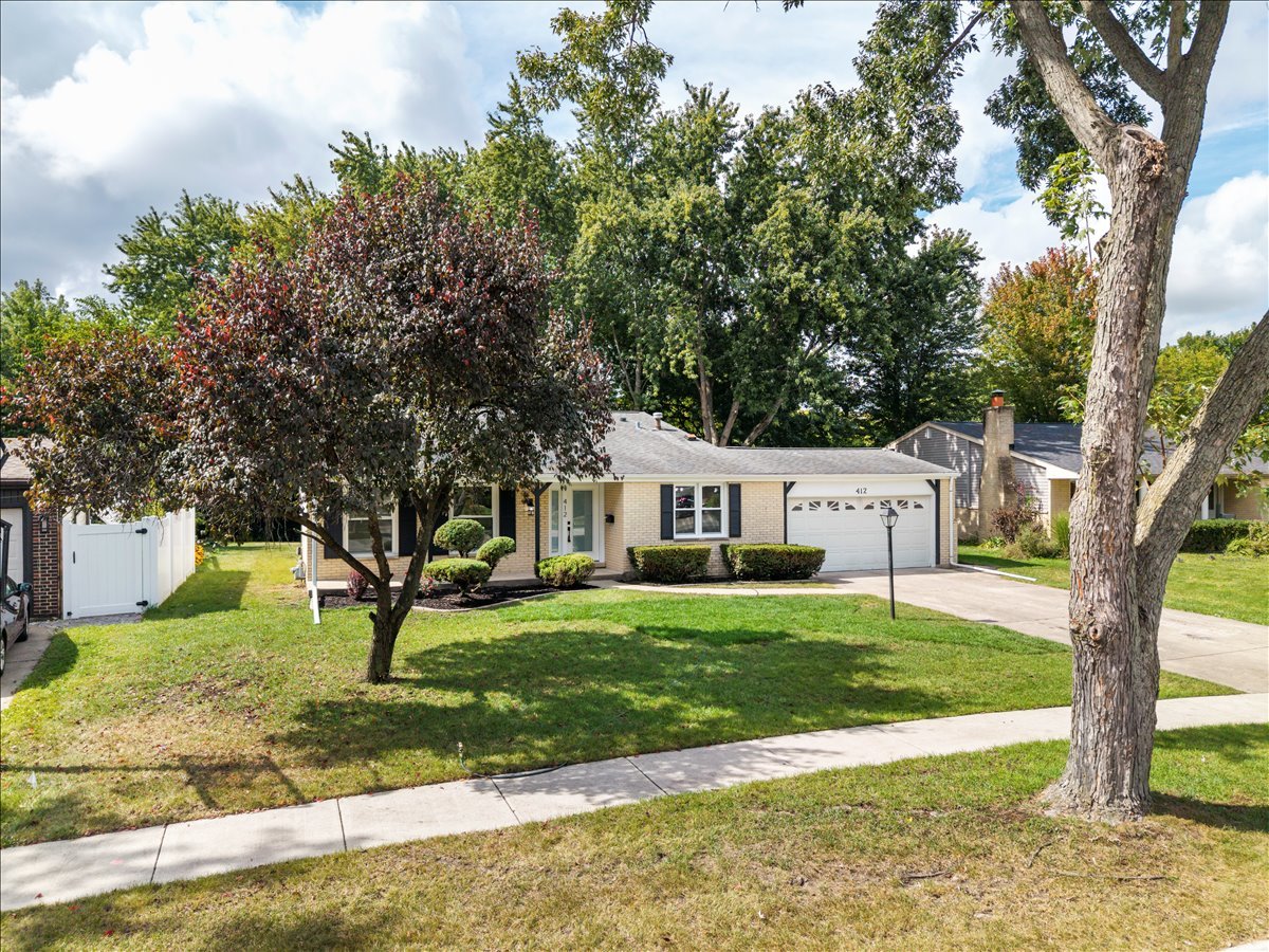 412 Redwood Lane, Schaumburg, IL 60193