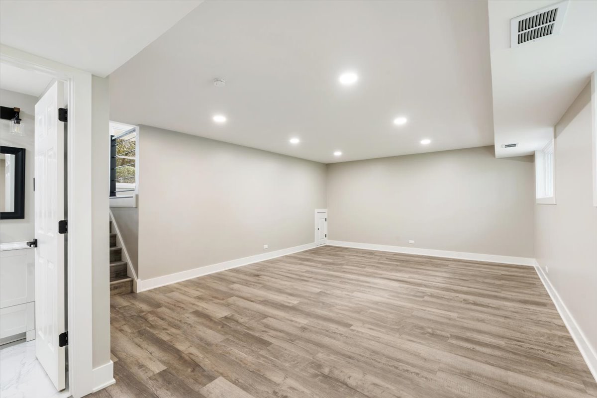 412 Redwood Lane, Schaumburg, IL 60193