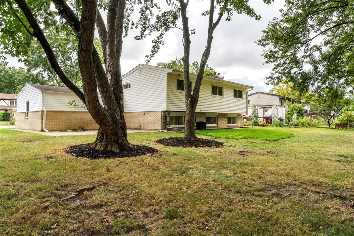 412 Redwood Lane, Schaumburg, IL 60193