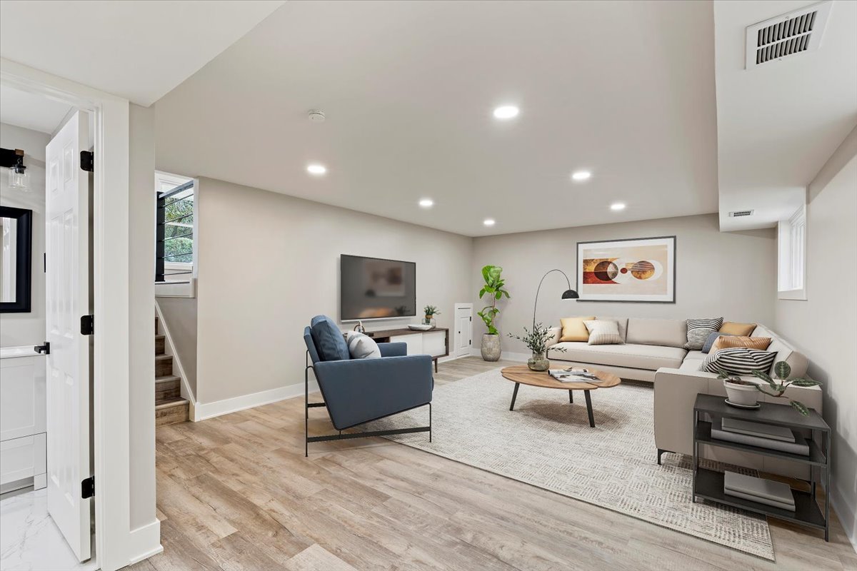 412 Redwood Lane, Schaumburg, IL 60193