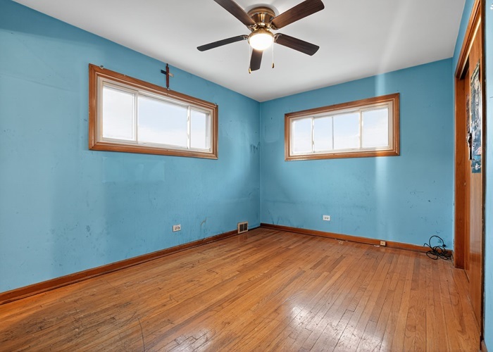 4821 N Mont Clare Avenue, Chicago, IL 60656