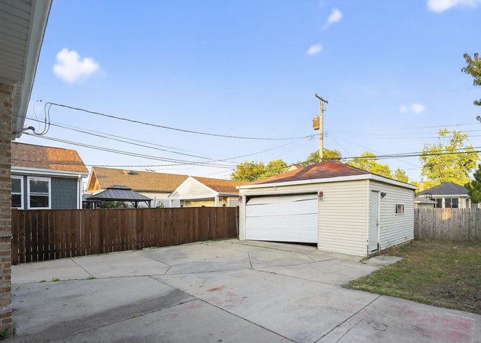 4821 N Mont Clare Avenue, Chicago, IL 60656