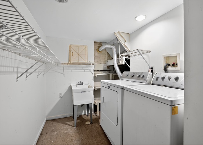 4821 N Mont Clare Avenue, Chicago, IL 60656