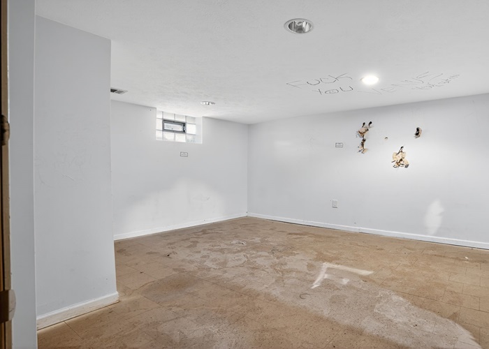 4821 N Mont Clare Avenue, Chicago, IL 60656