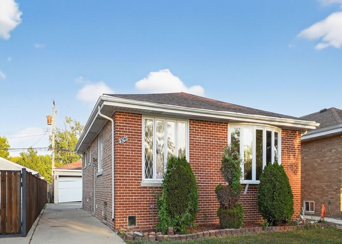 4821 N Mont Clare Avenue, Chicago, IL 60656