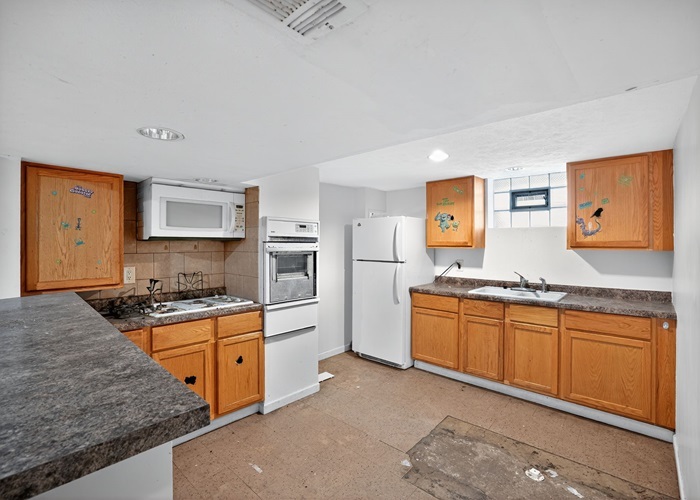 4821 N Mont Clare Avenue, Chicago, IL 60656