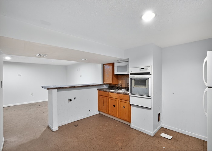 4821 N Mont Clare Avenue, Chicago, IL 60656