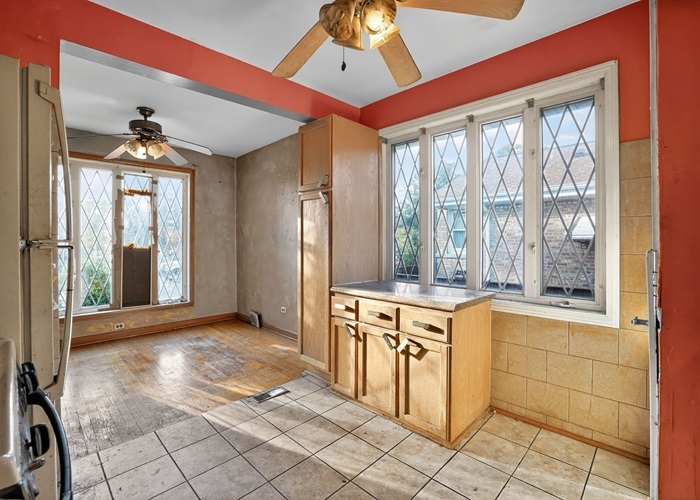 4821 N Mont Clare Avenue, Chicago, IL 60656