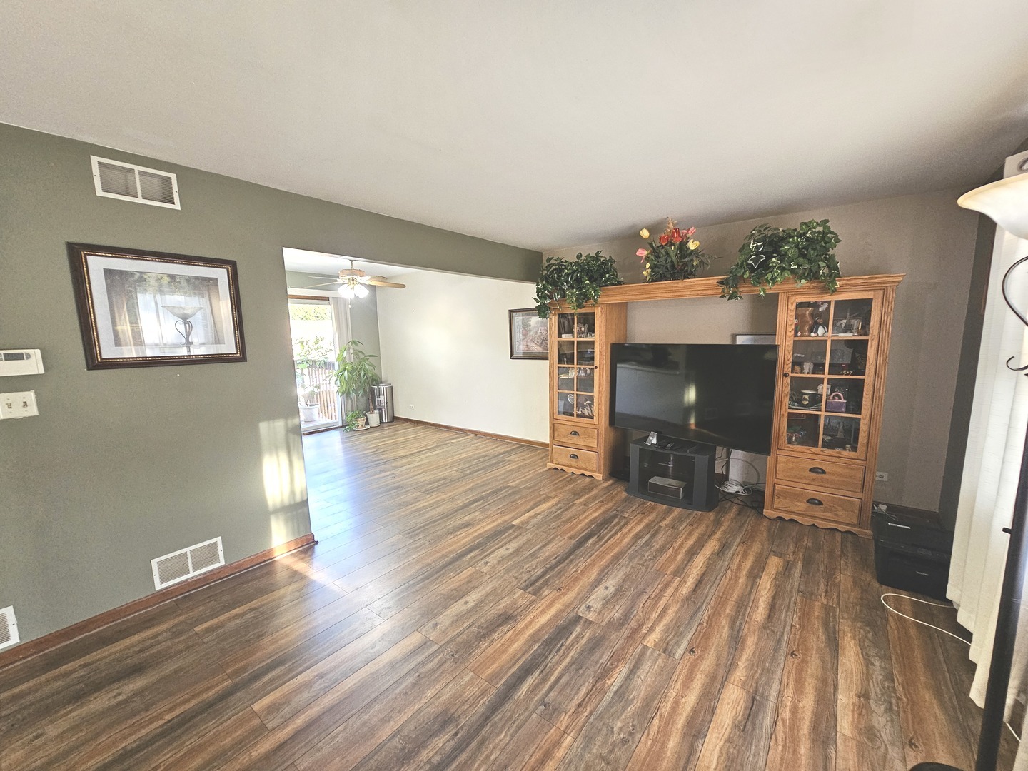 424 Greenview Drive, Park City, IL 60085