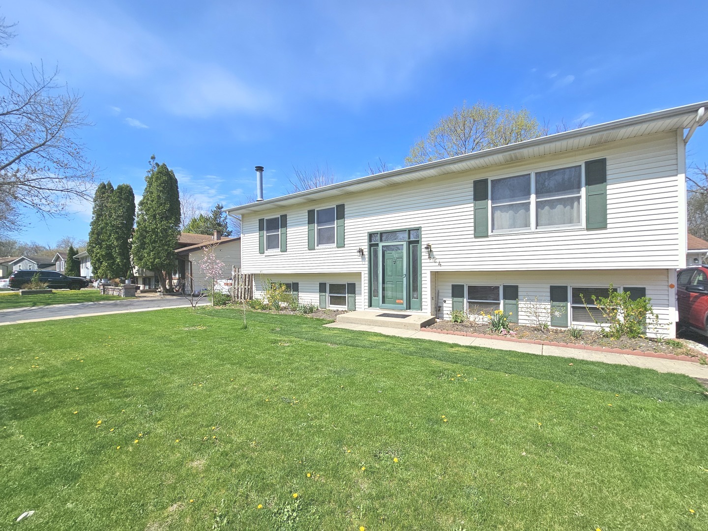 424 Greenview Drive, Park City, IL 60085