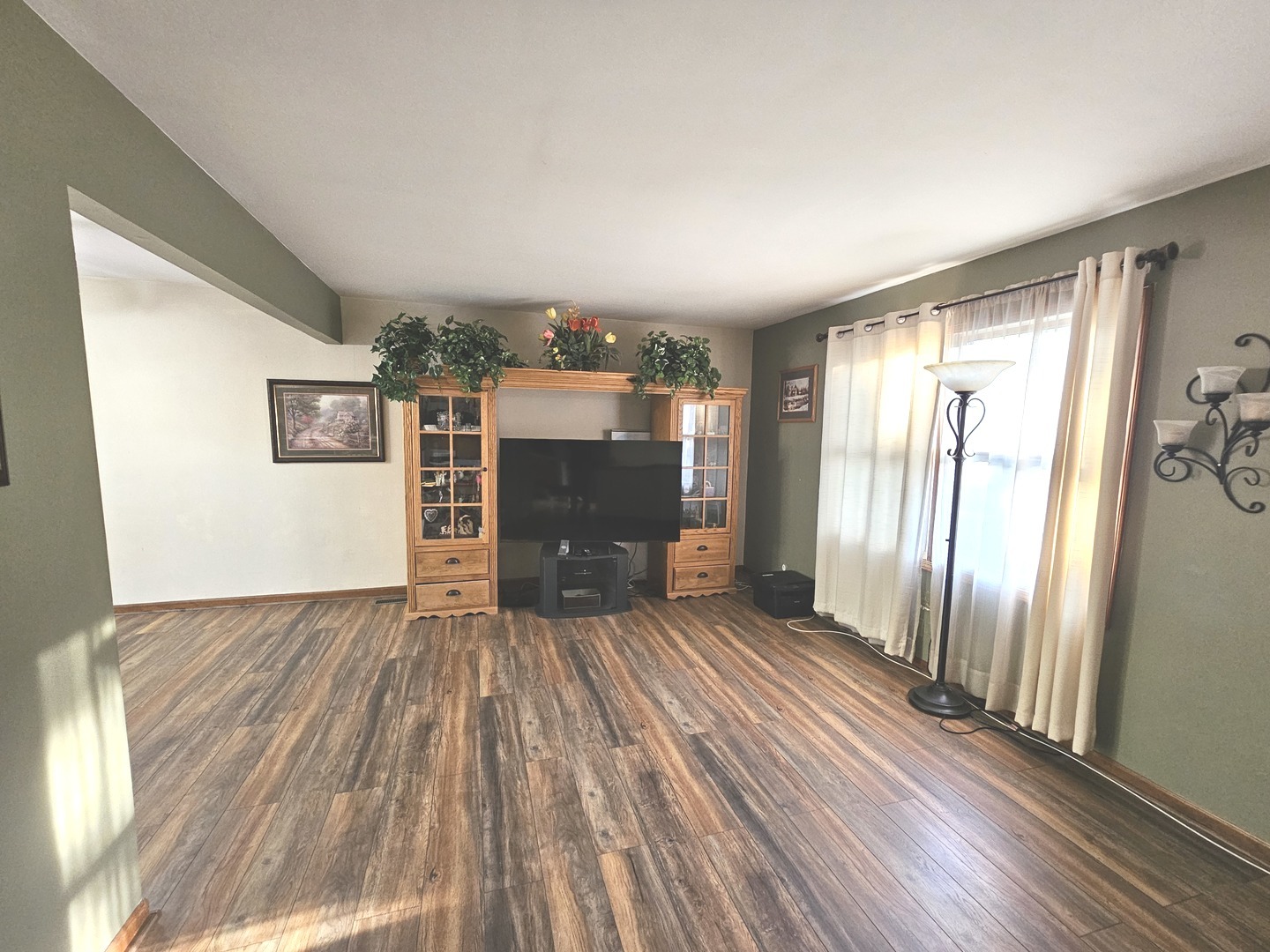 424 Greenview Drive, Park City, IL 60085