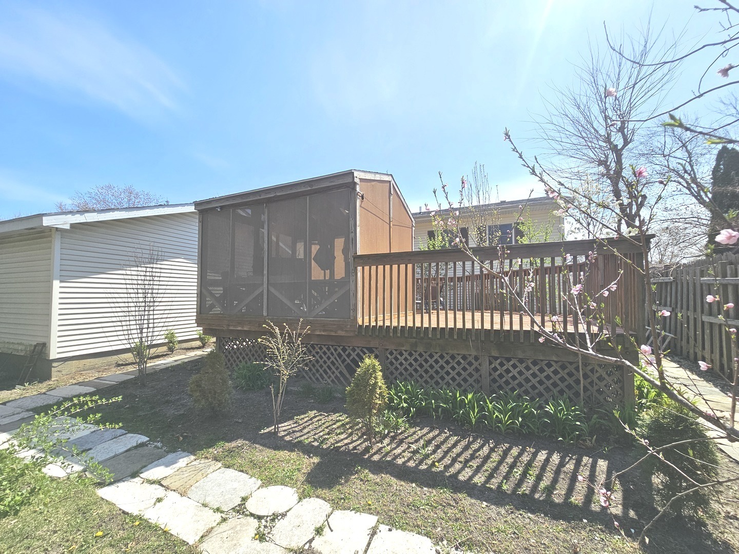 424 Greenview Drive, Park City, IL 60085