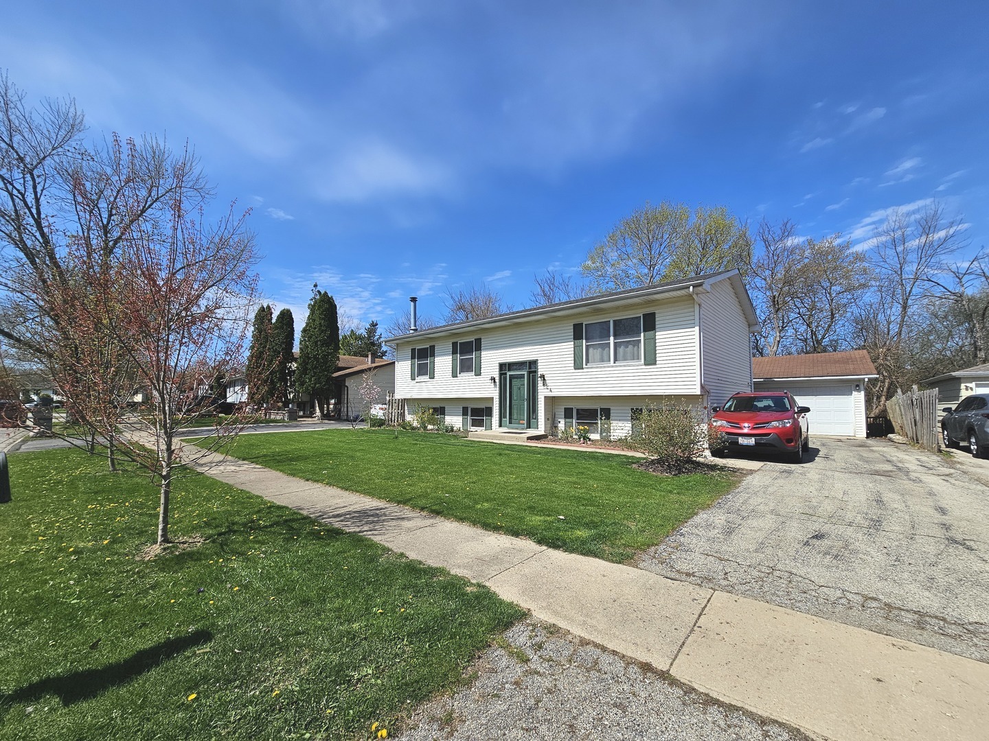 424 Greenview Drive, Park City, IL 60085