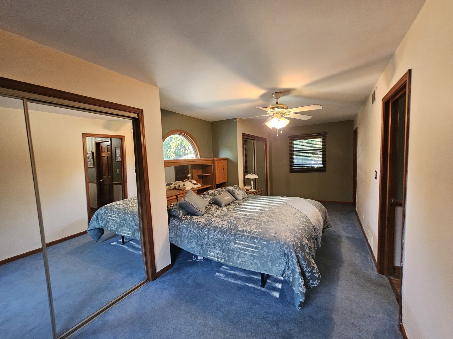 424 Greenview Drive, Park City, IL 60085