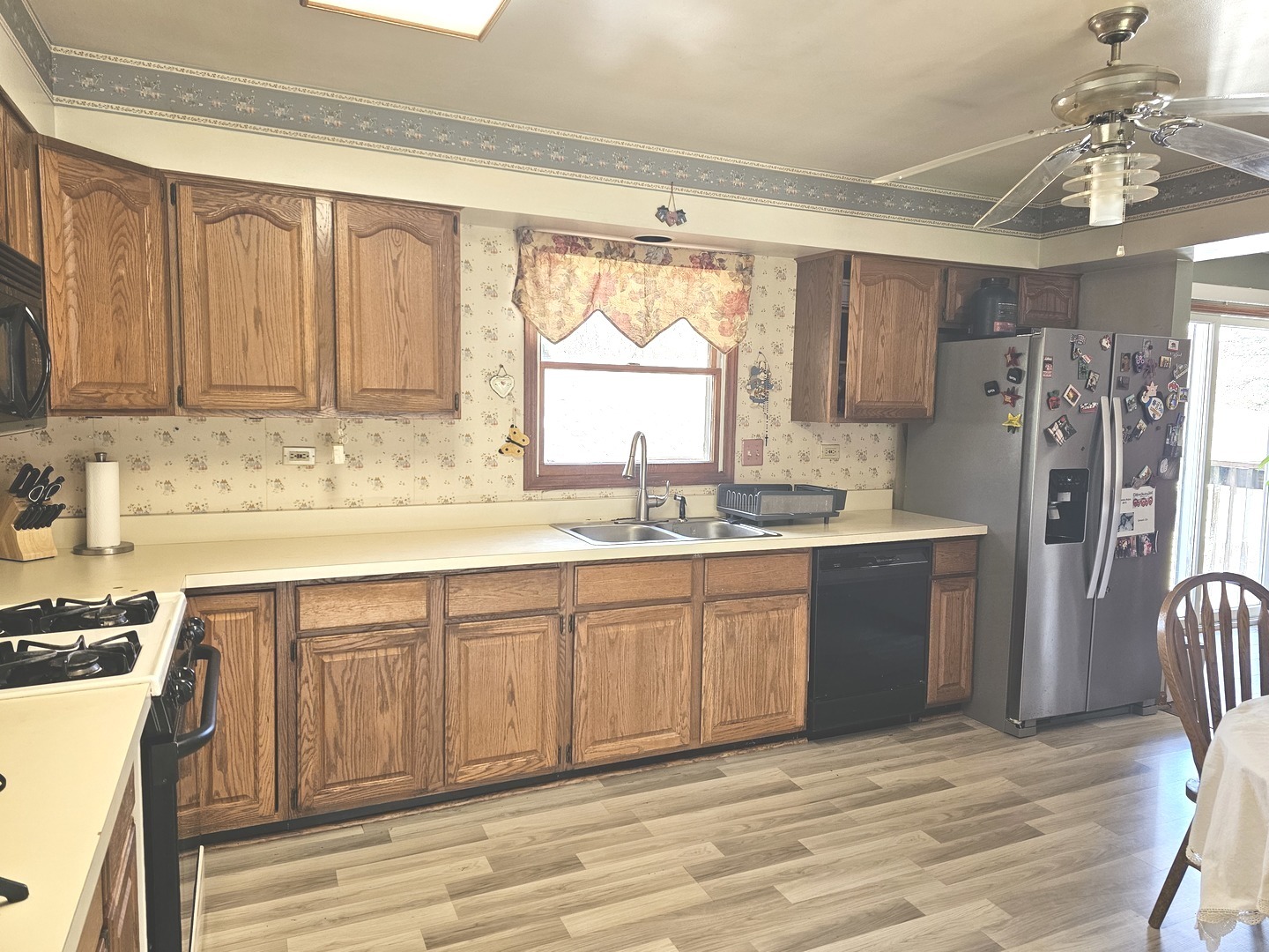 424 Greenview Drive, Park City, IL 60085