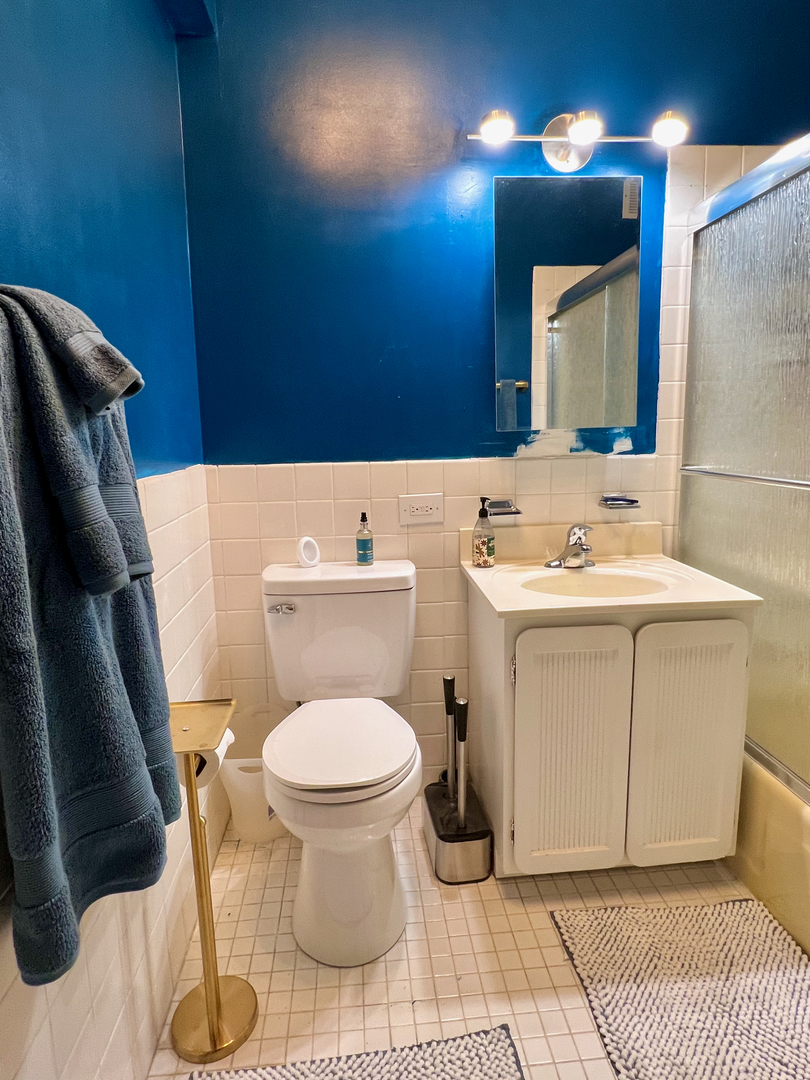 4250 N Marine Drive #832, Chicago, IL 60613