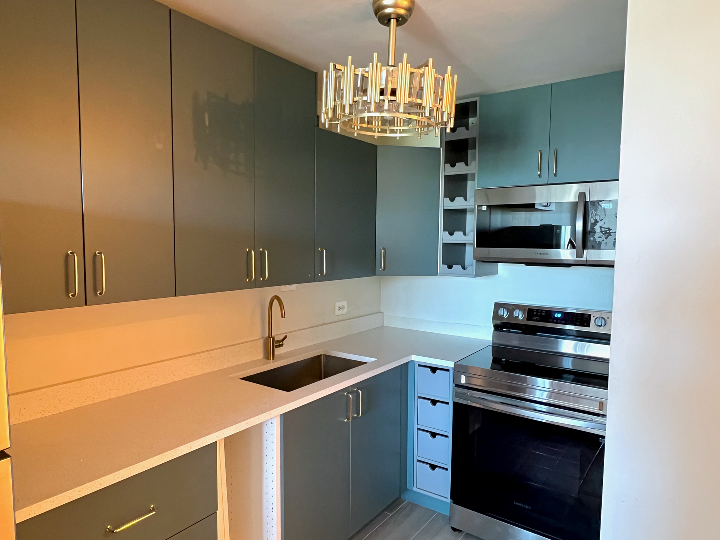 4250 N Marine Drive #832, Chicago, IL 60613