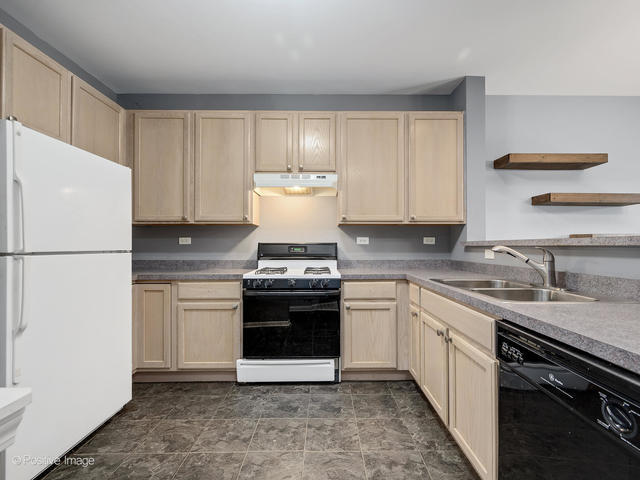 835 Genesee Drive, Naperville, IL 60563