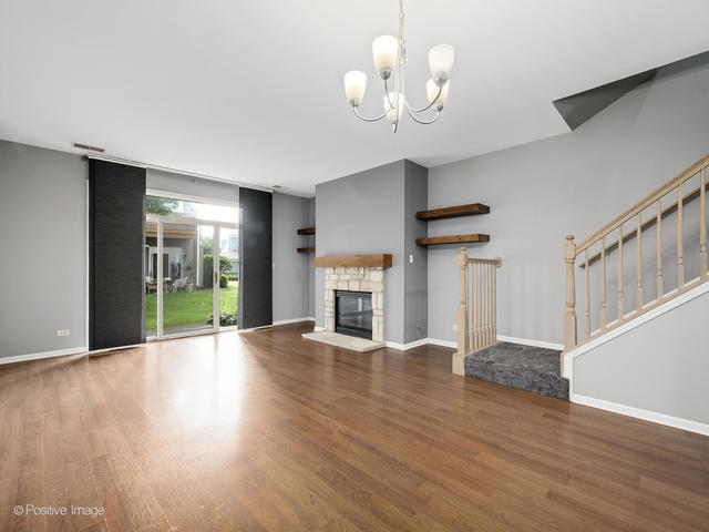 835 Genesee Drive, Naperville, IL 60563