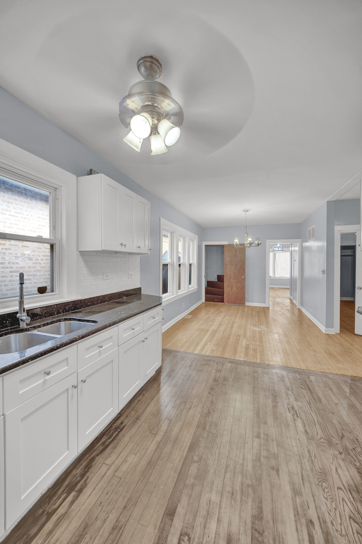7316 S Woodlawn Avenue, Chicago, IL 60619