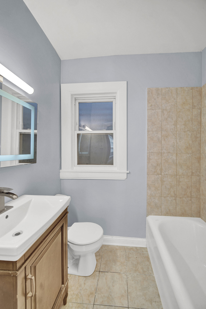 7316 S Woodlawn Avenue, Chicago, IL 60619