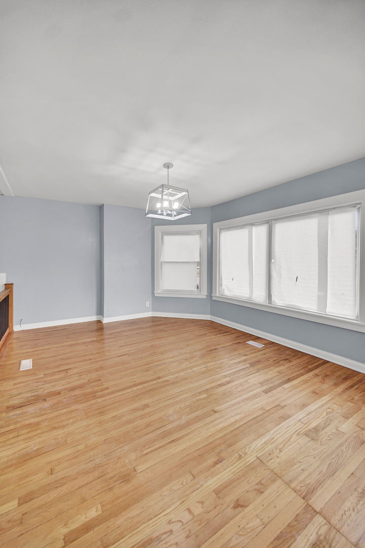 7316 S Woodlawn Avenue, Chicago, IL 60619