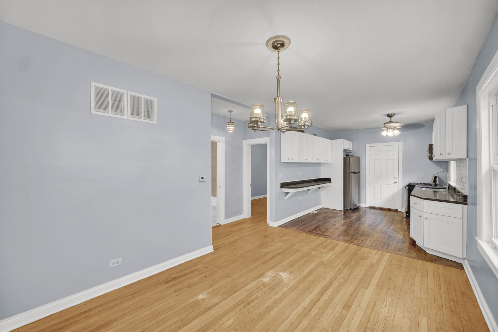 7316 S Woodlawn Avenue, Chicago, IL 60619