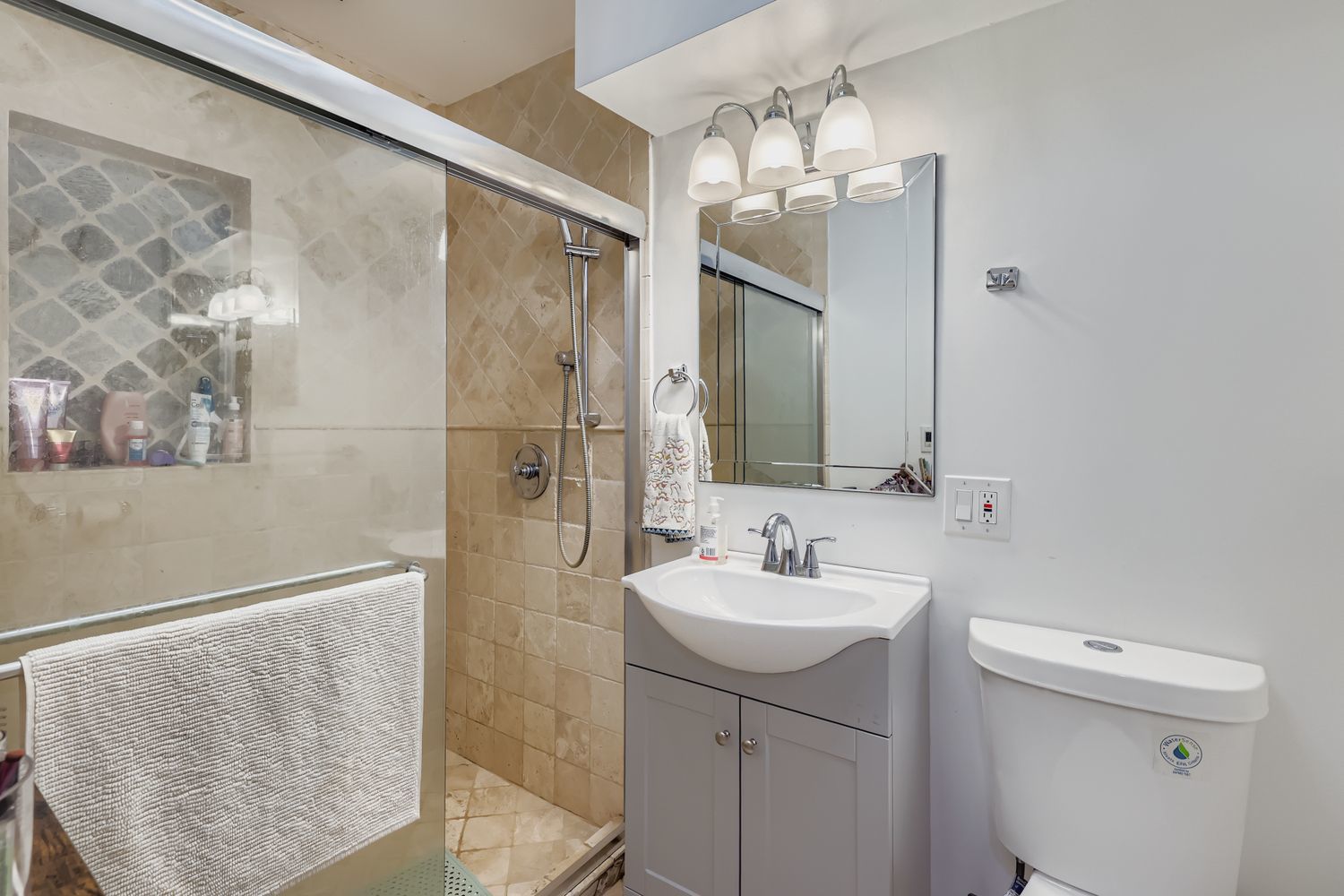 18838 W Hickory Street, Mundelein, IL 60060