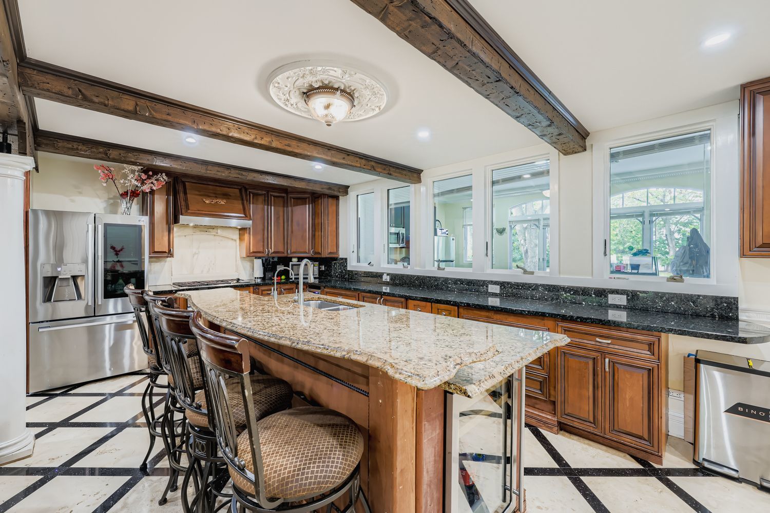 18838 W Hickory Street, Mundelein, IL 60060