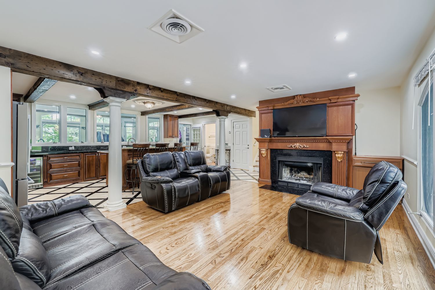 18838 W Hickory Street, Mundelein, IL 60060