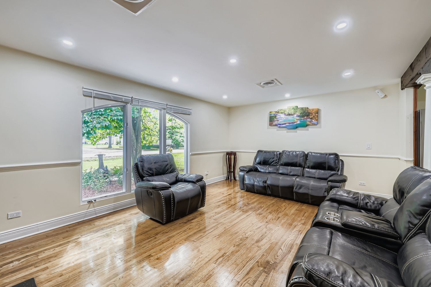 18838 W Hickory Street, Mundelein, IL 60060