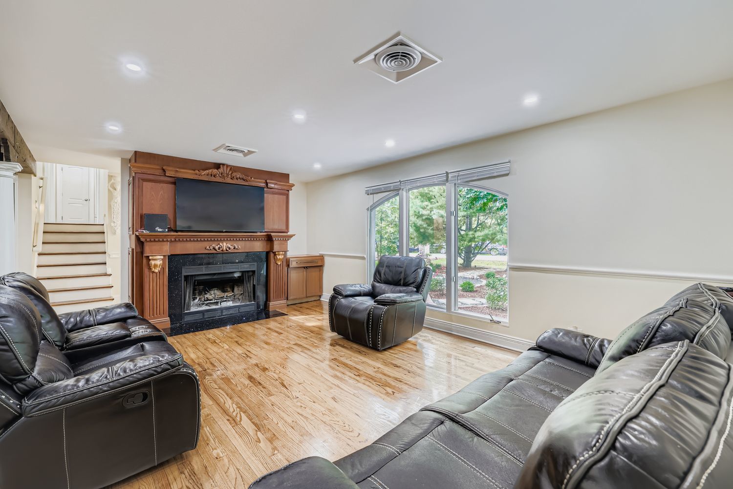 18838 W Hickory Street, Mundelein, IL 60060