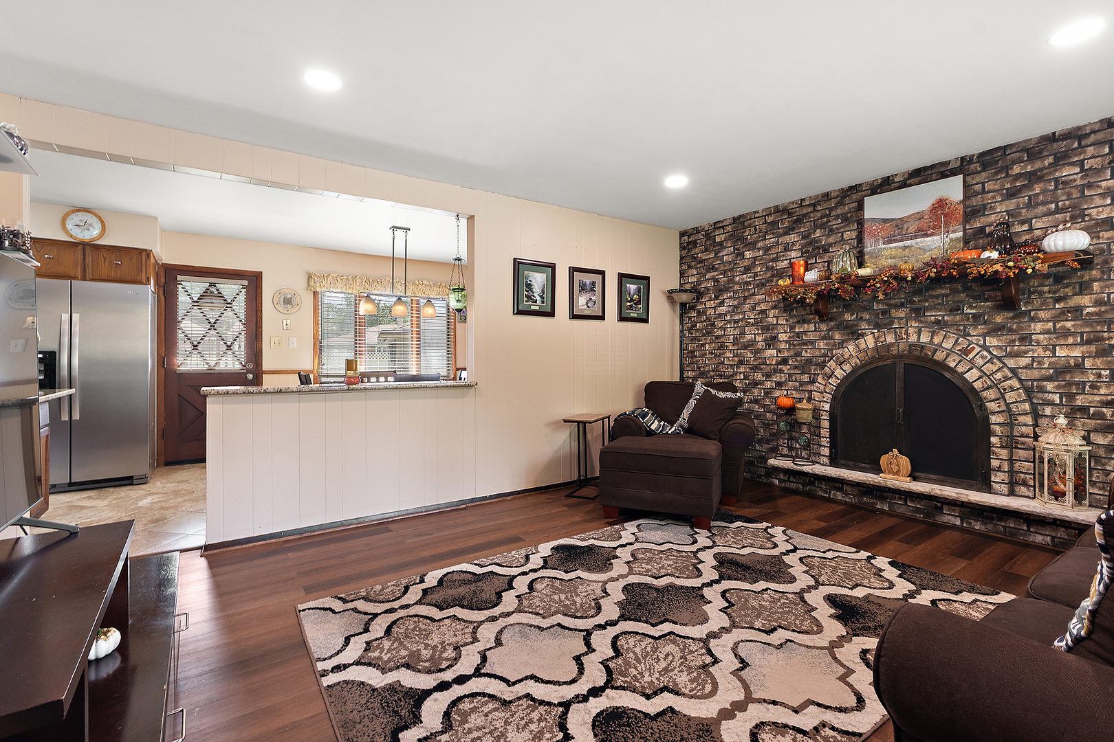 6821 Saratoga Drive, Bridgeview, IL 60455