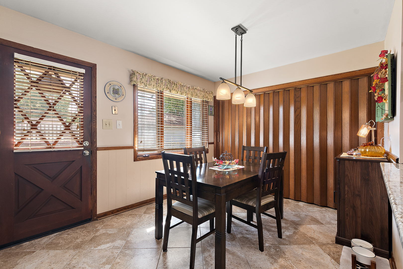 6821 Saratoga Drive, Bridgeview, IL 60455