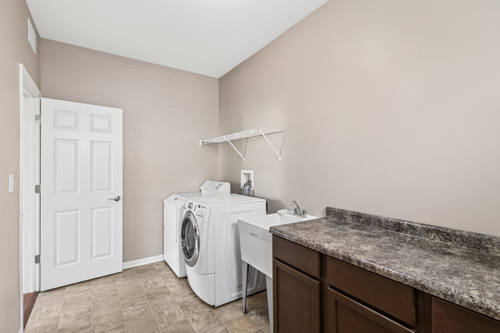 845 Preston Lane, Oswego, IL 60543