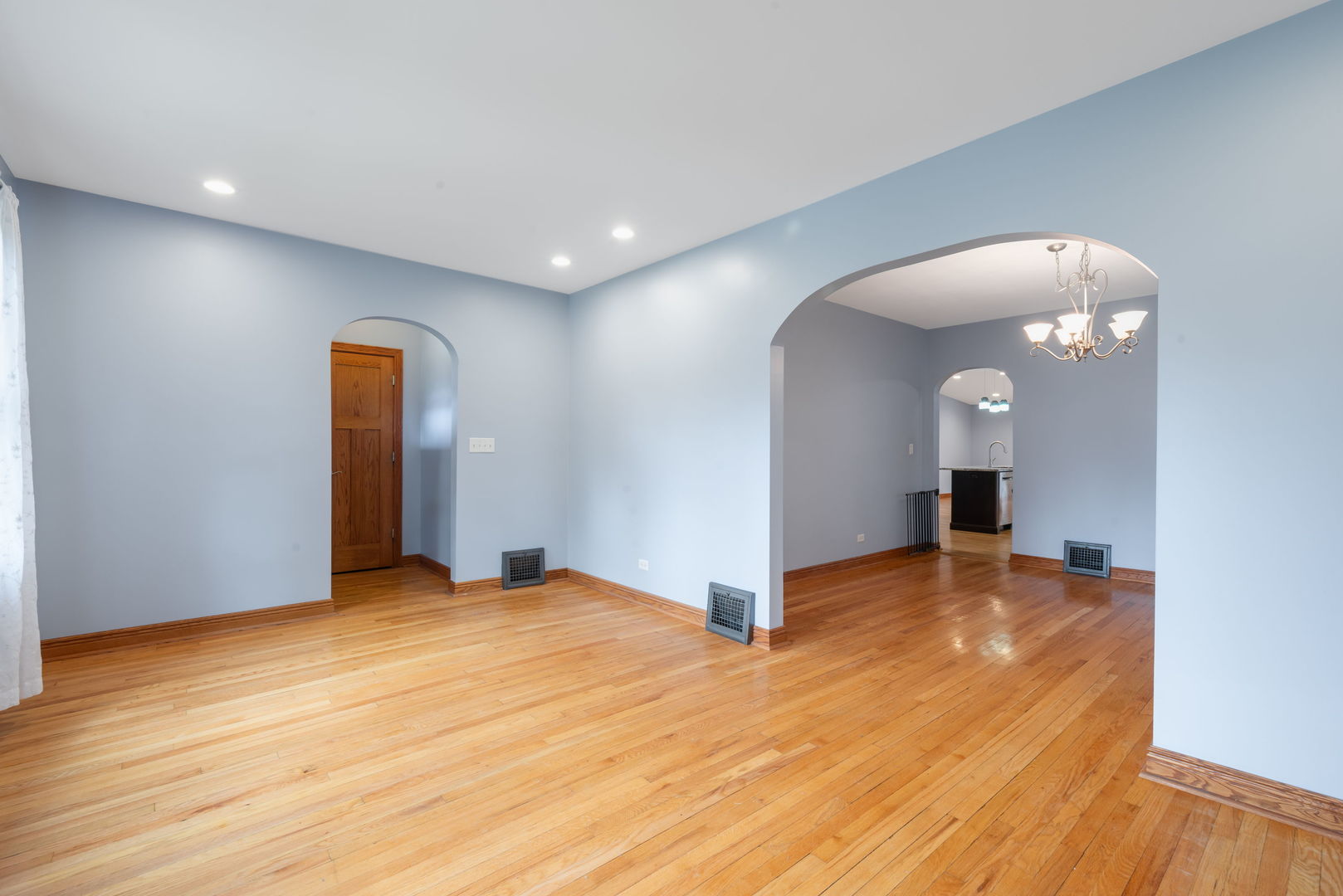 7005 N Osceola Avenue, Chicago, IL 60631
