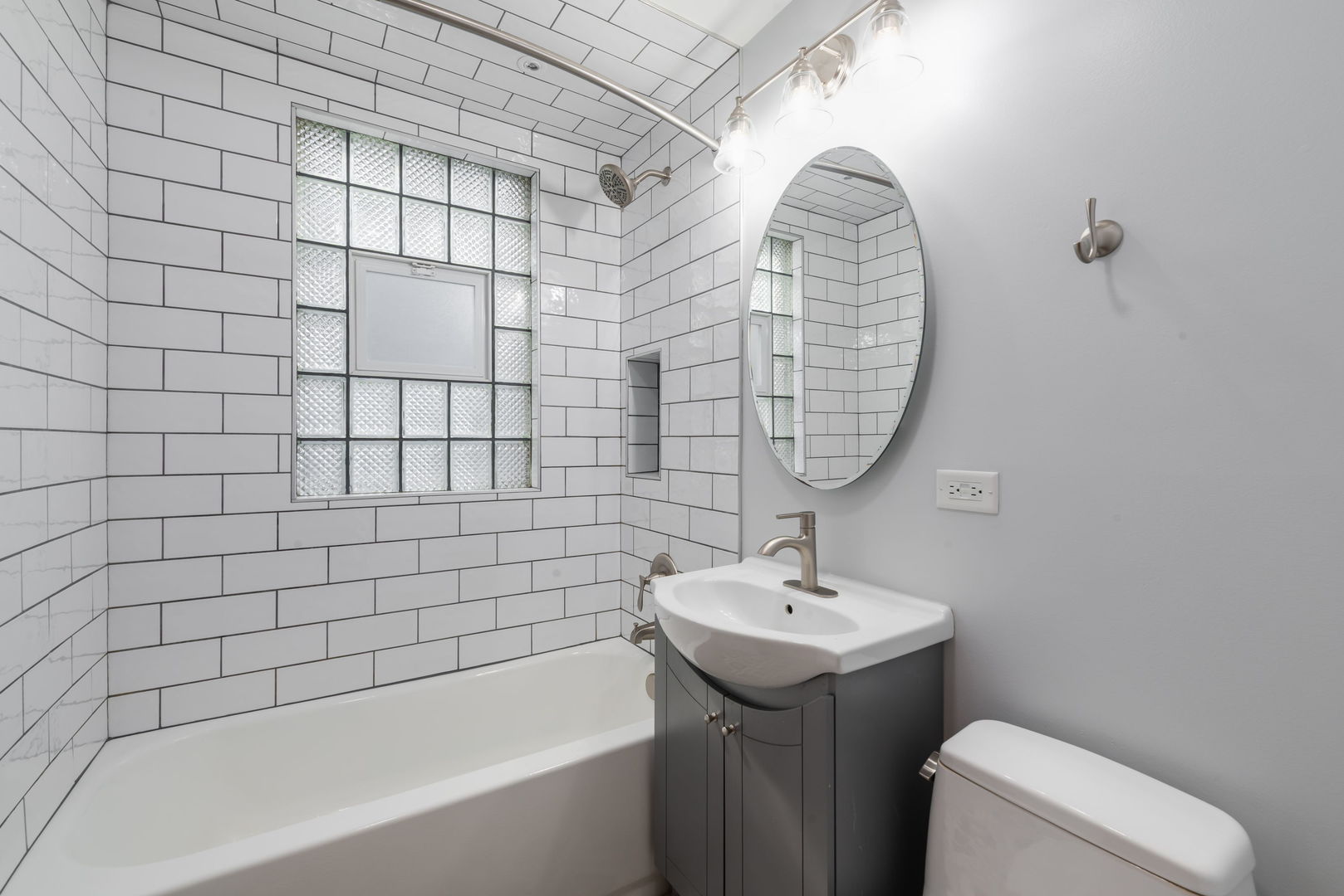 7005 N Osceola Avenue, Chicago, IL 60631