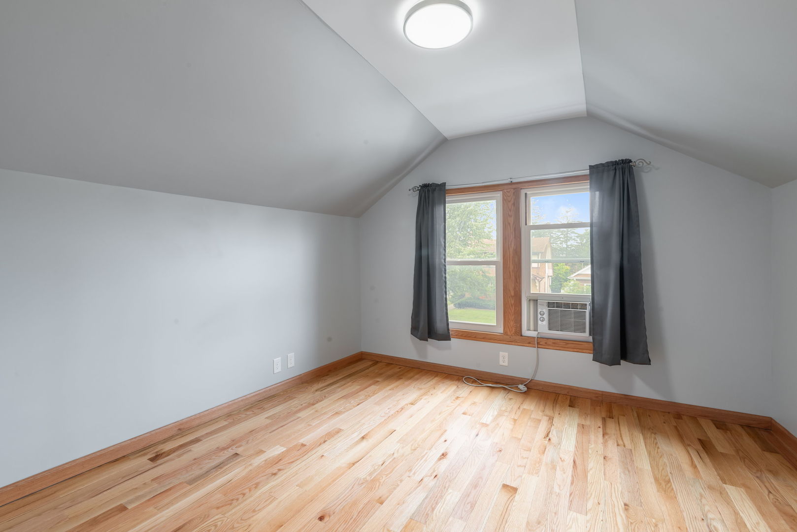 7005 N Osceola Avenue, Chicago, IL 60631