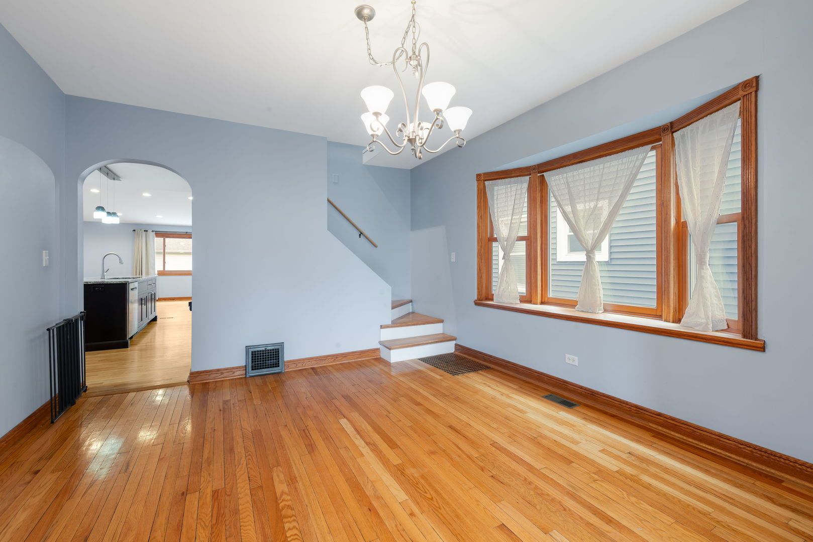 7005 N Osceola Avenue, Chicago, IL 60631