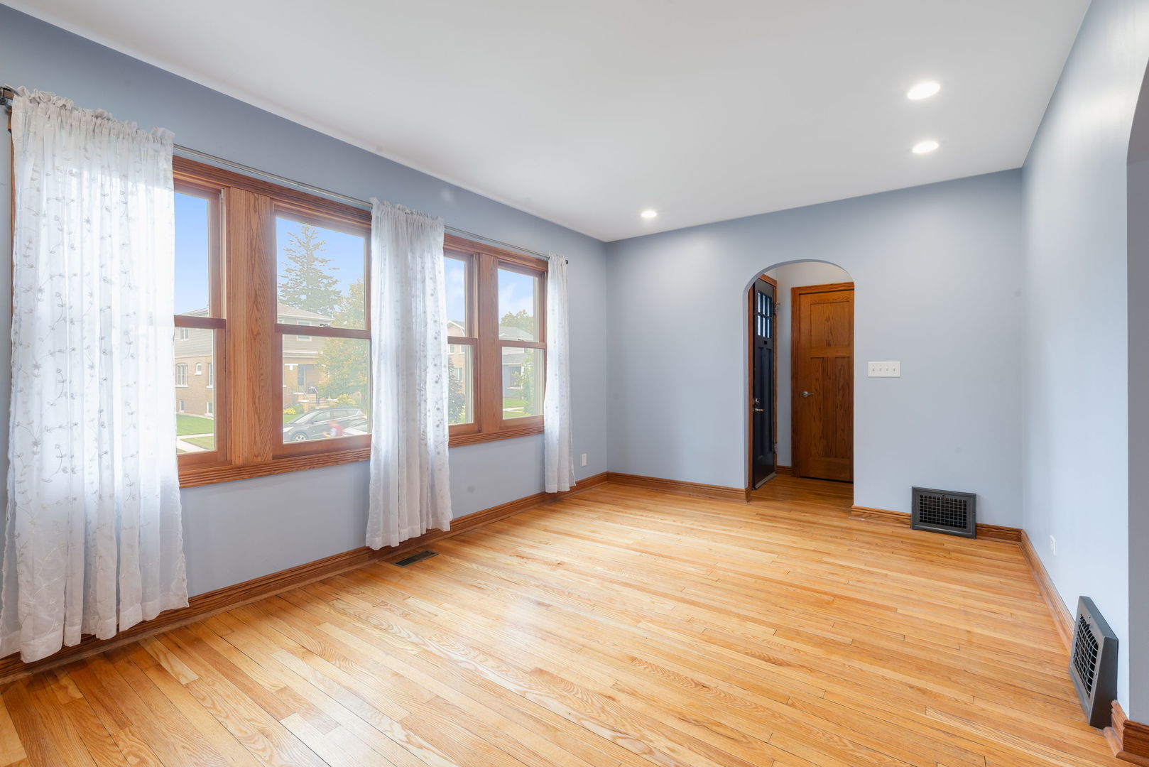 7005 N Osceola Avenue, Chicago, IL 60631