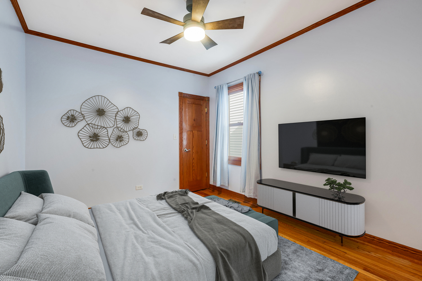 7005 N Osceola Avenue, Chicago, IL 60631