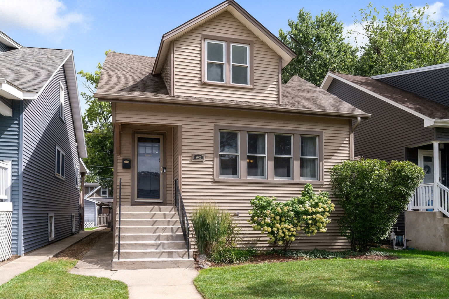 7005 N Osceola Avenue, Chicago, IL 60631