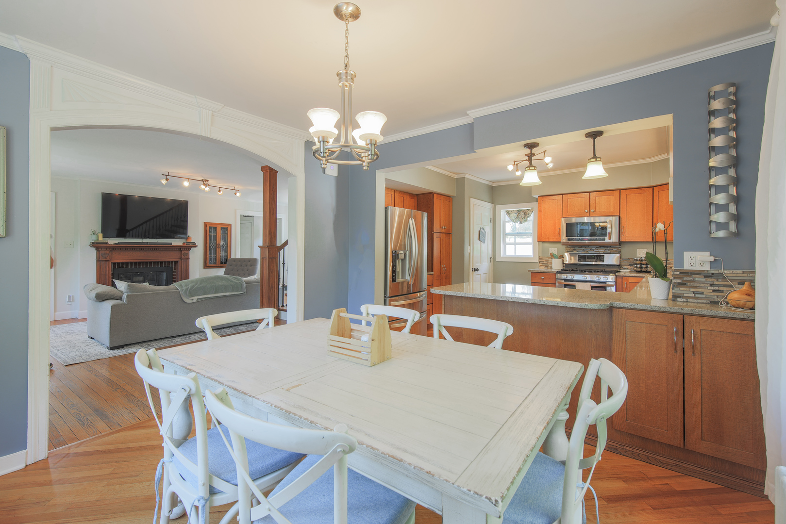 6N630 Illinois Street, St. Charles, IL 60174