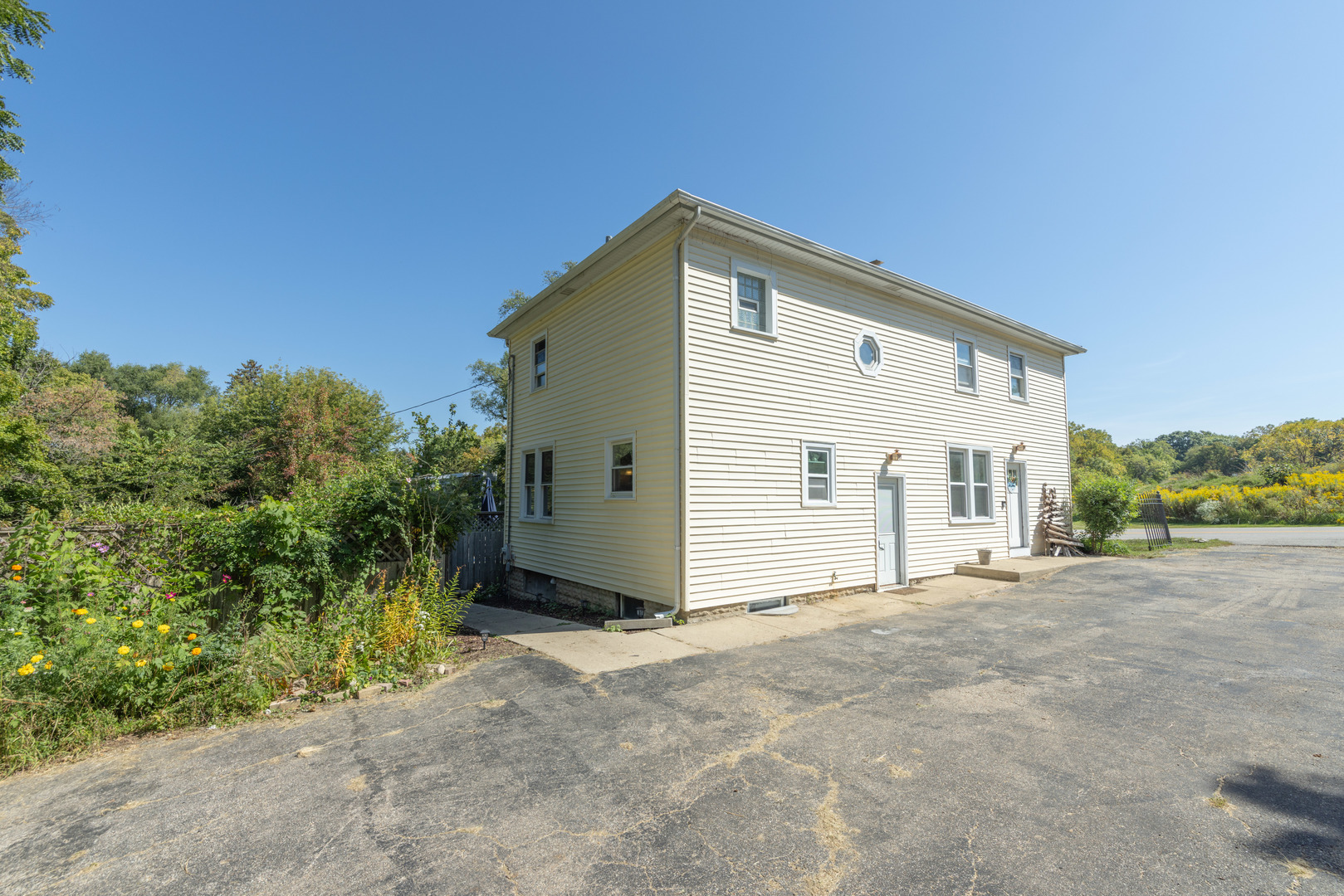 6N630 Illinois Street, St. Charles, IL 60174