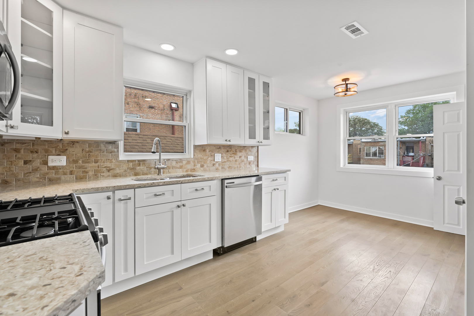 7234 N Hamilton Avenue, Chicago, IL 60645