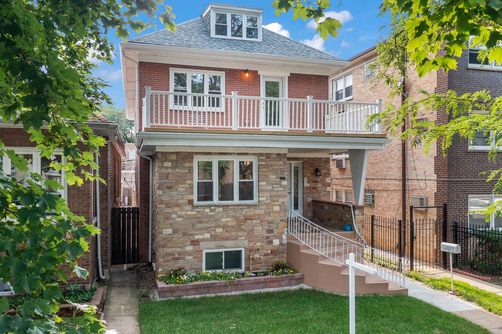7234 N Hamilton Avenue, Chicago, IL 60645