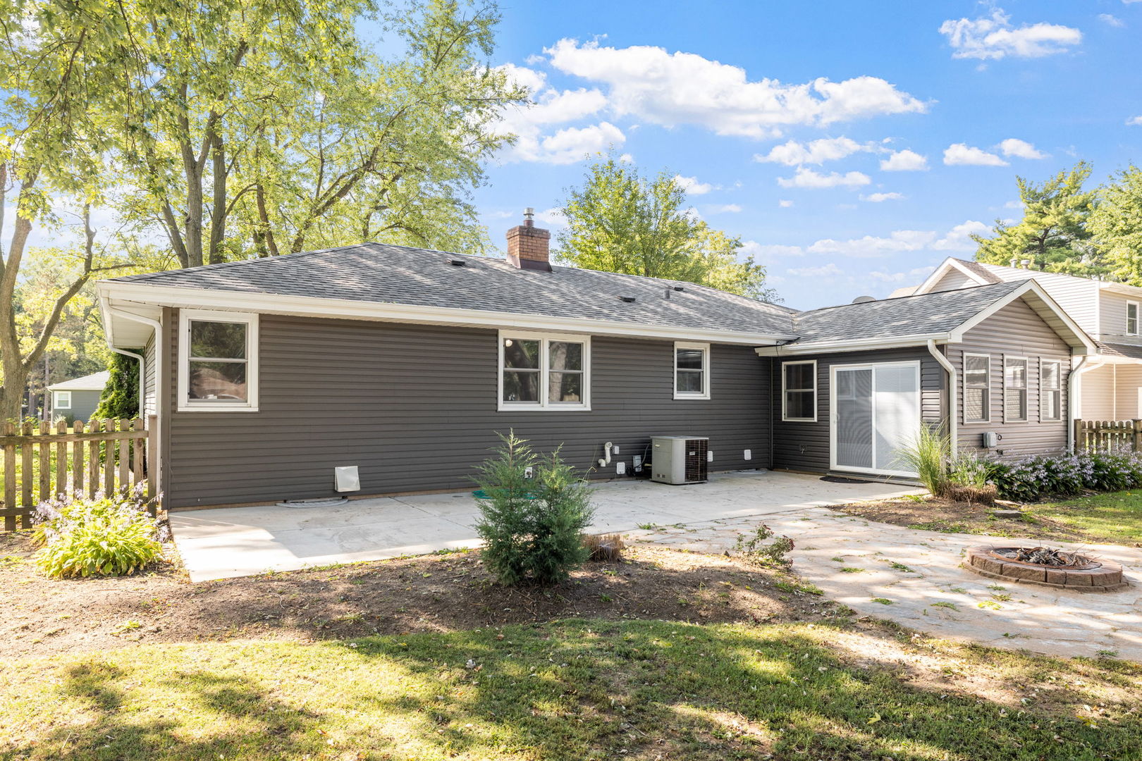 28w556 Forestview Avenue, Warrenville, IL 60555