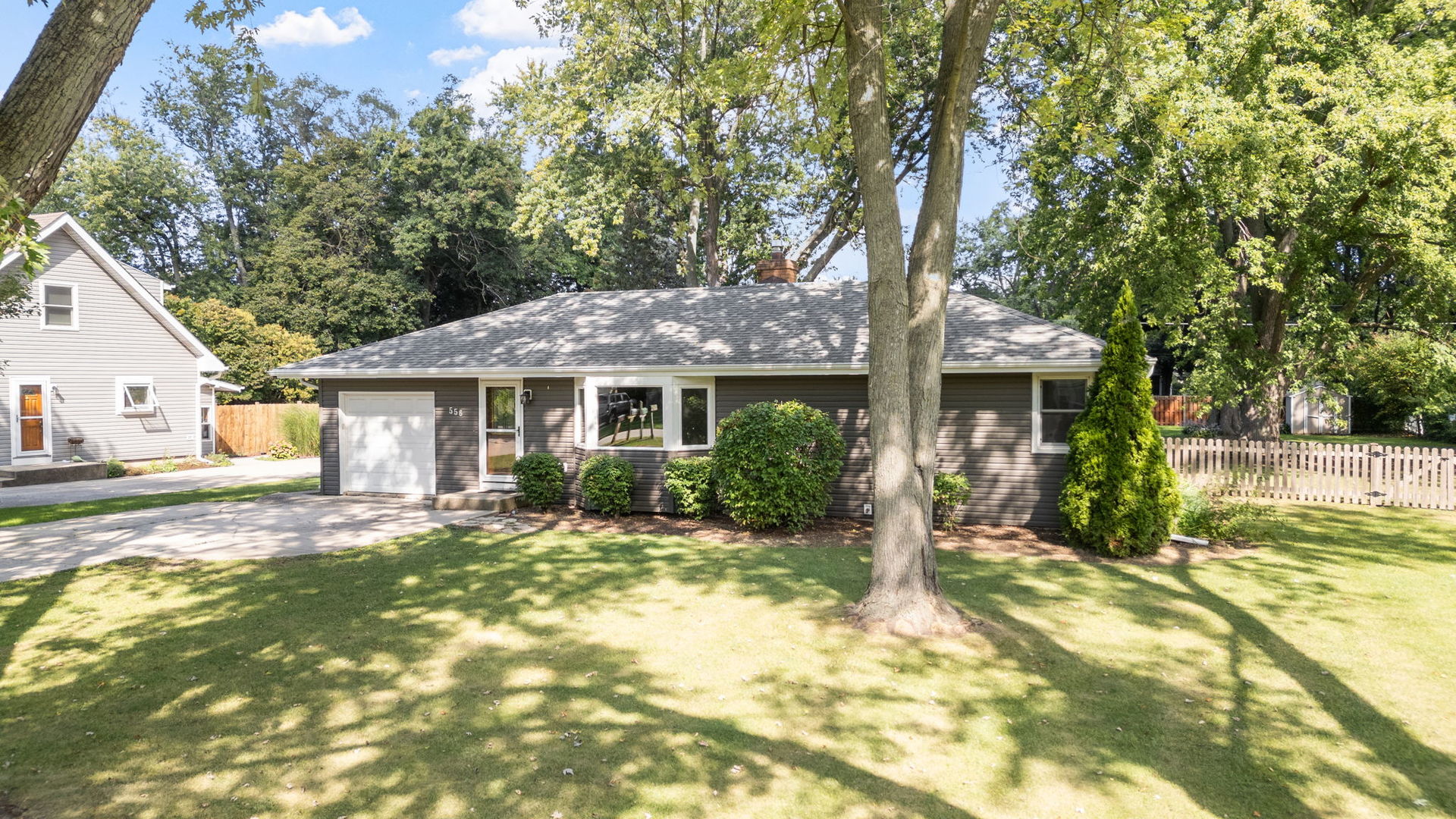 28w556 Forestview Avenue, Warrenville, IL 60555