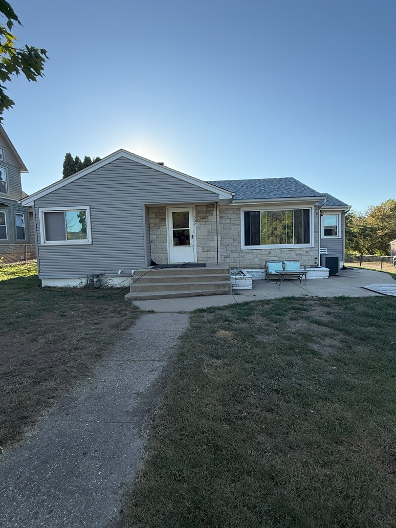 602 Main Street, Leaf River, IL 61047